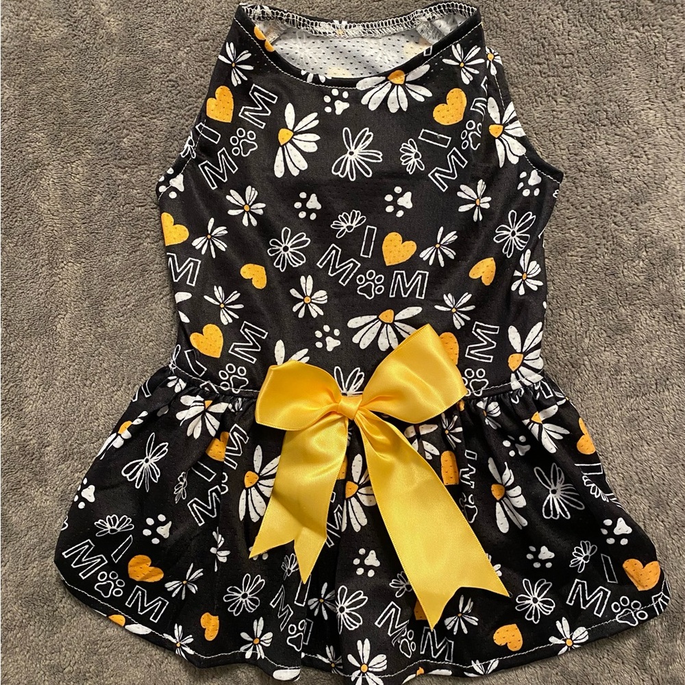 🐾 Dog - “I 💛 MOM” Daisy Dress